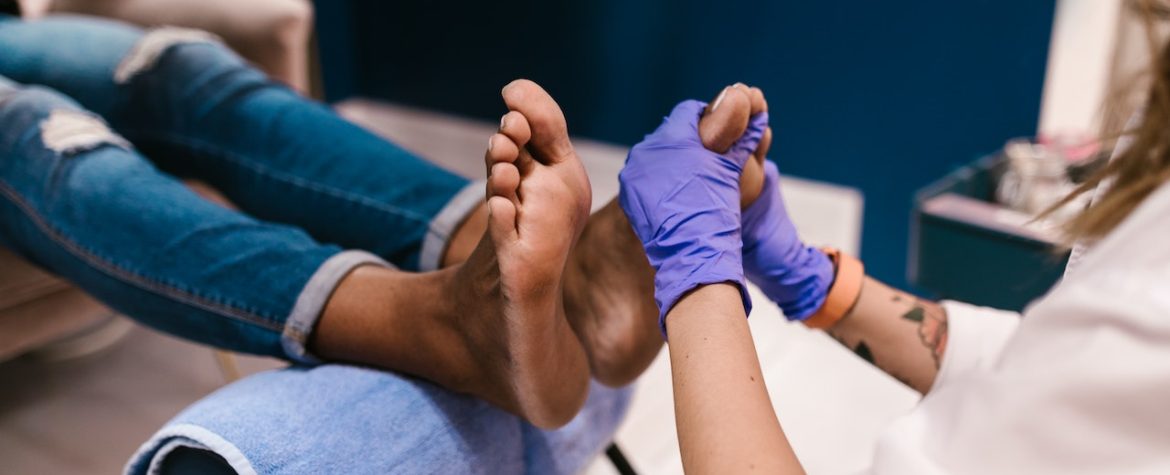 Les soins des pieds par un podologue